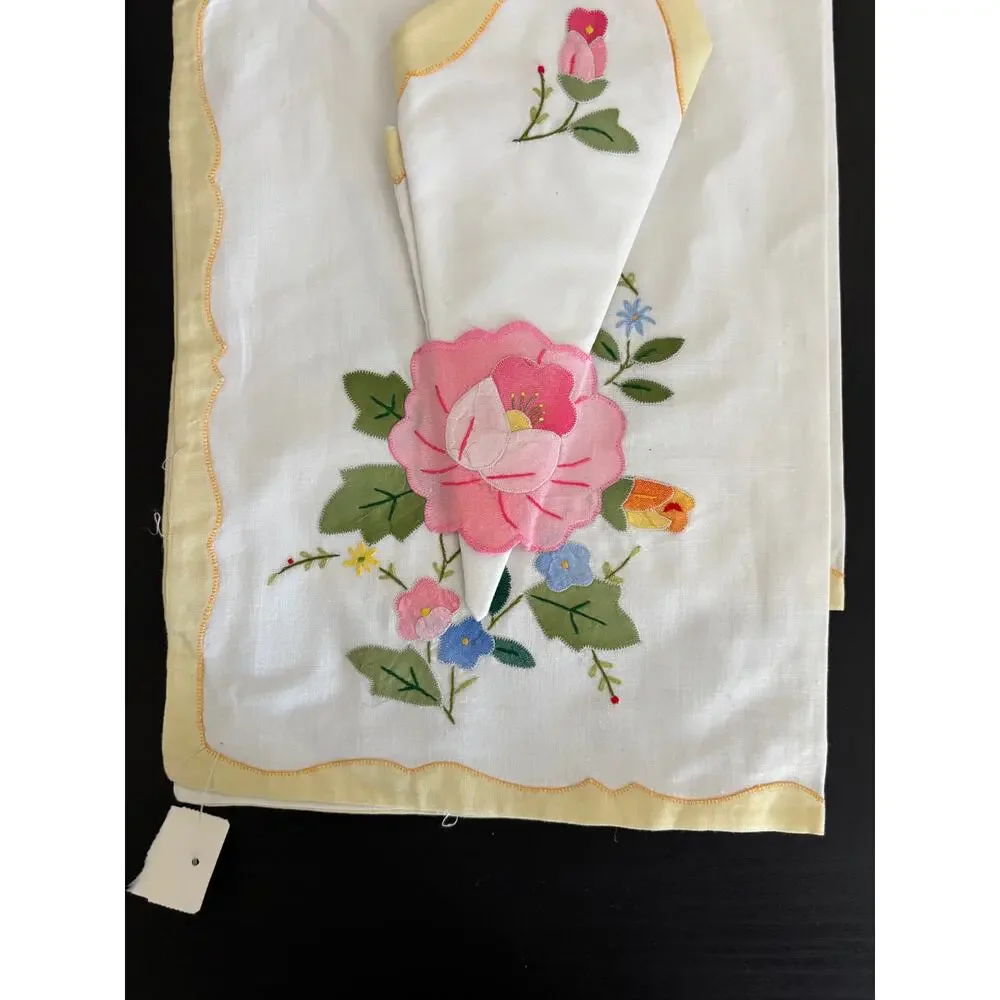 Vintage Embroidered Applique Placemats & Napkins 4 Pieces New